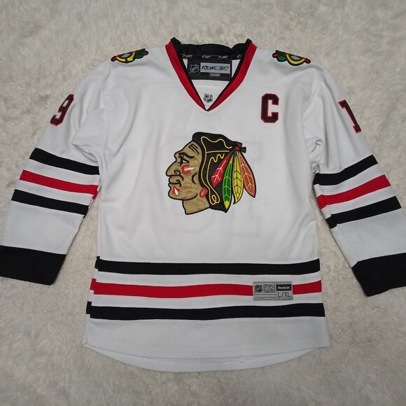Chicago Blackhawks Jersey Youth Large NHL Hockey Jonathan Toews 19 Reebok Captai - Picture 2 of 9